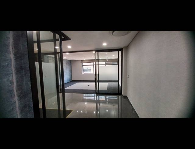 403M² OFFICE TO LET IN SANDHURST